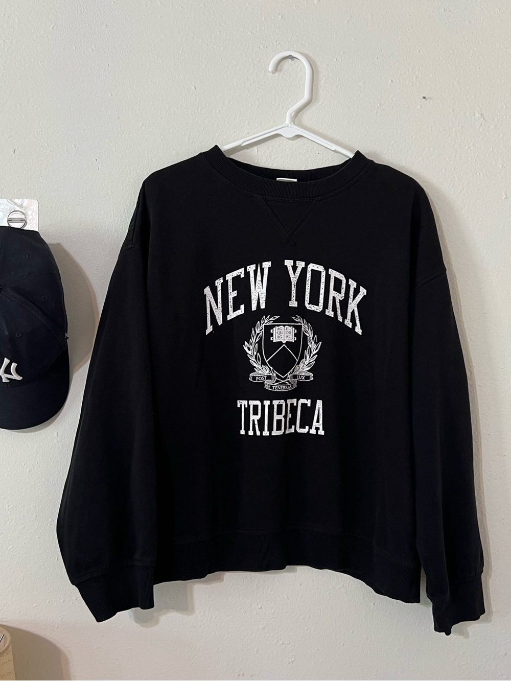 New York black crewneck sweater